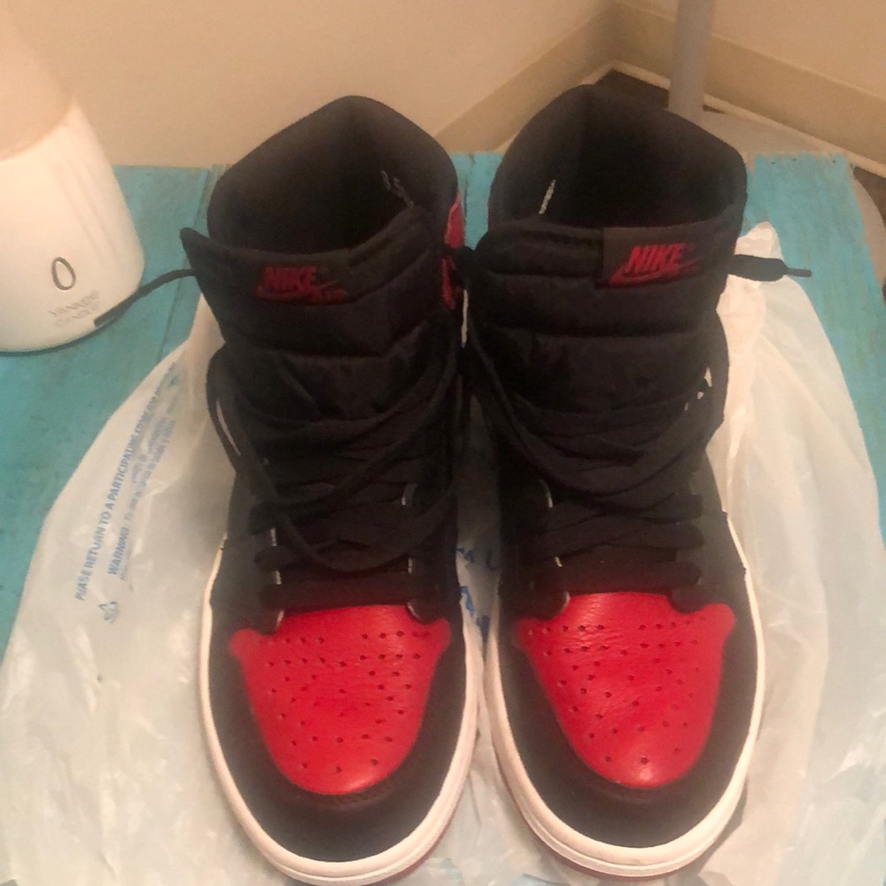 Jordan 1 s banned size 8.5 great condition a collector item